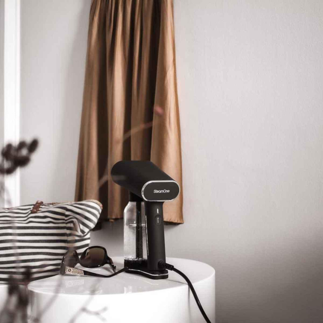 defroisseur-portatif-steamone-noir-euxl400b_3279068-3_1140x1140